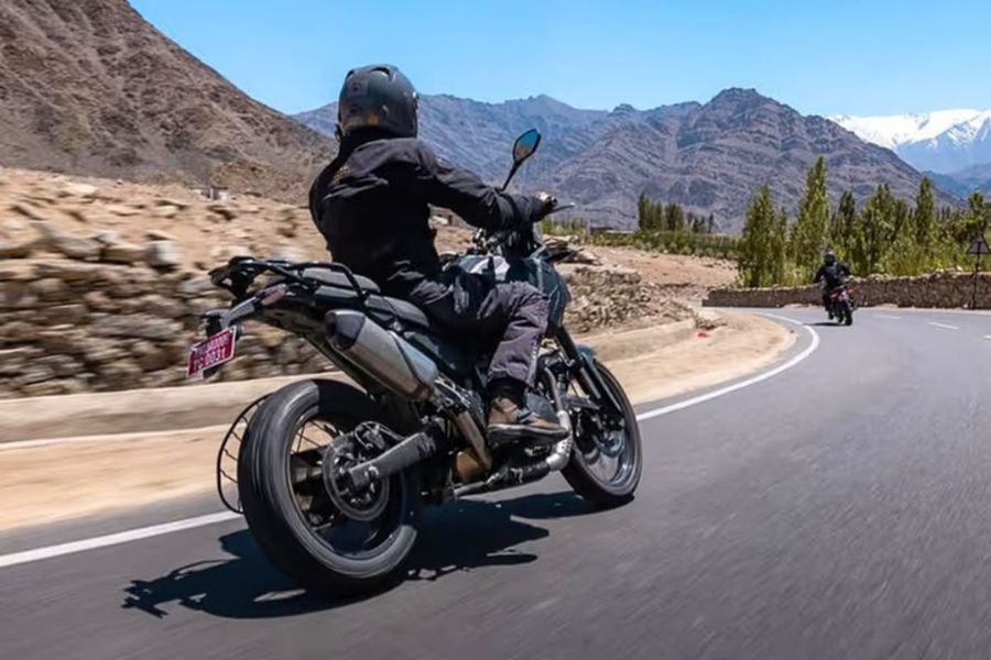 Royal Enfield Himalayan 750 Akan Hadir dalam Versi Adventure Cruiser, Begini Bocorannya