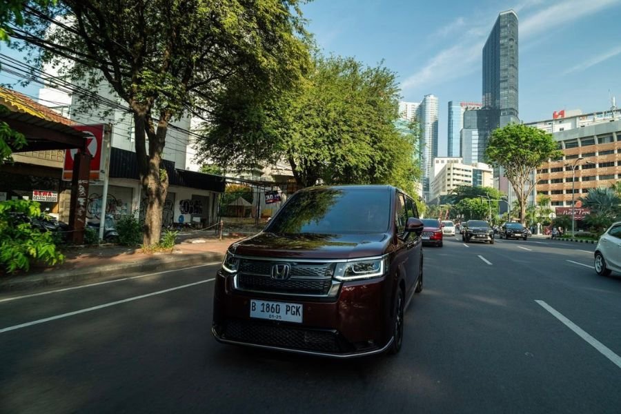 Kelebihan dan Kekurangan Honda Step WGN e:HEV: MPV Hybrid Nyaman untuk Keluarga Modern