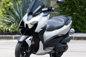 Desain tanpa judulPunya Tampang Mirip Alien, Zontes 150M 2025 Siap Jadi Penantang Serius Yamaha Nmax dan Honda PCX (18)