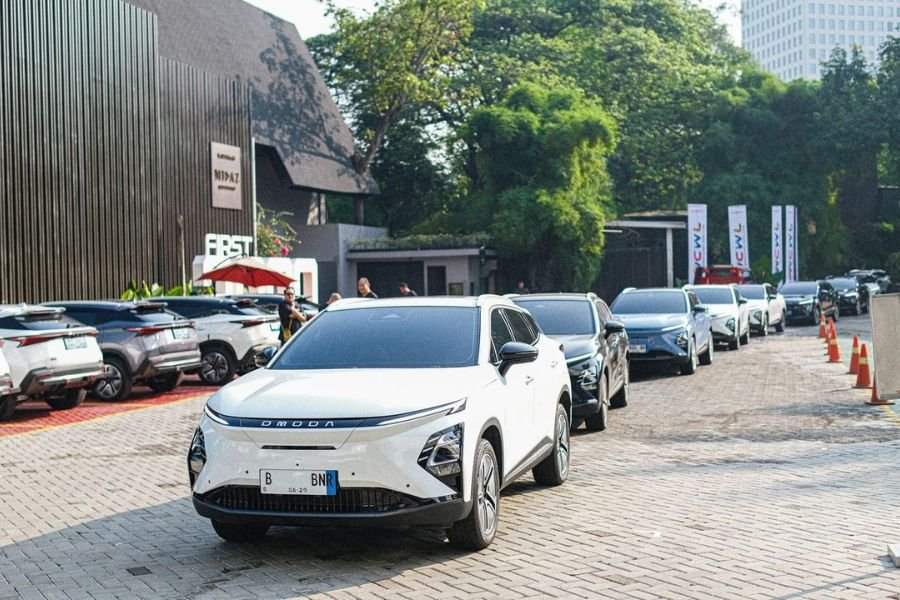 Jurang Perbedaan Besaran Pajak Mobil ICE vs Listrik di Indonesia