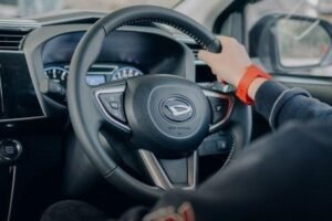 Mengapa Setir Mobil Harus Lurus Saat Parkir? Ini Dampak Serius Jika Diabaikan