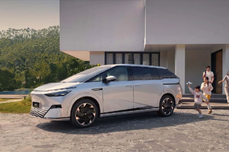 XPENG X9 Resmi Meluncur di GIIAS 2025: MPV Listrik Futuristik dengan Teknologi Canggih dan Jangkauan 690 KM