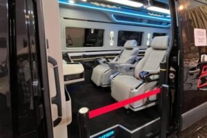 Interior Mercy Sprinter Disulap Baze Luxury, Jadi Ruang Tamu Berjalan Seharga Rumah!