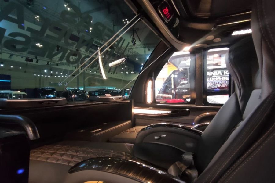 Inovasi Grand Captain: Karoseri Tentrem Hadirkan Kabin Tambahan di Atas Kursi Pengemudi