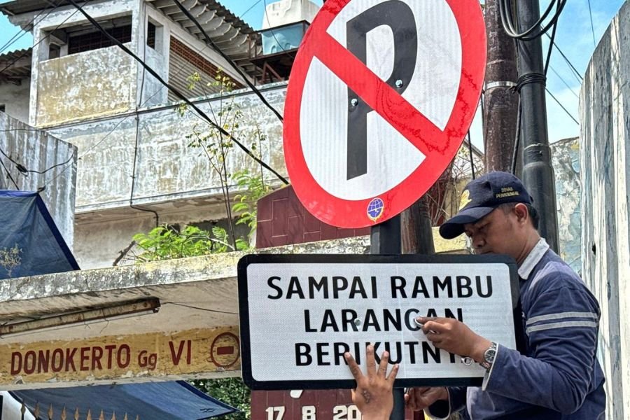 Bahaya Mobil Berhenti Sembarangan di Pinggir Jalan: Risiko Fatal yang Sering Diabaikan