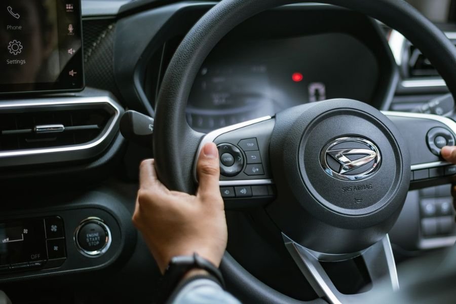 Cara Efektif Menghemat BBM Saat Mengendarai Mobil Matik, Menurut Pakar