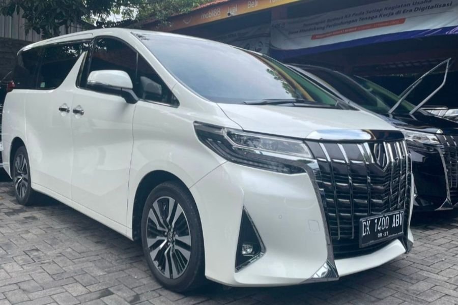 Pasar Mobil Listrik Lesu, Harga Alphard Bekas Ikut Tertekan Gara-Gara Denza D9
