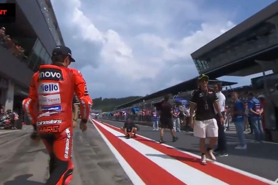 Momen Dingin Rossi dan Marquez di MotoGP Austria 2025: Rivalitas Abadi yang Tak Pernah Cair