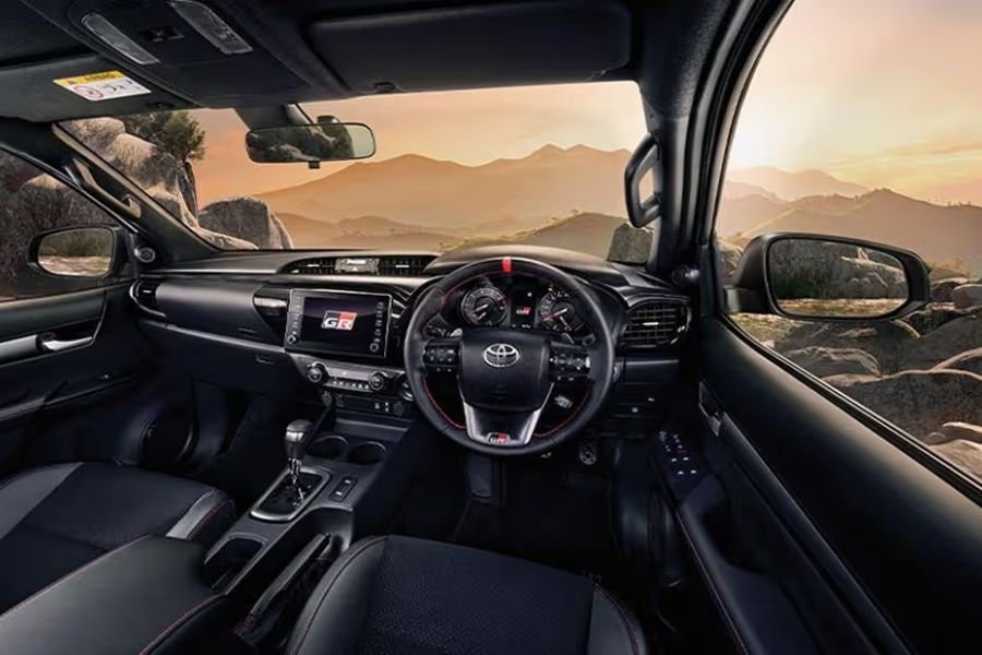 Interior Toyota Hilux 2025 yang Mewah dan Fungsional, Lihat Detailnya!