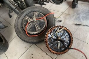 Kesulitan Mengganti Ban Motor Listrik yang Wajib Diketahui Pemilik Kendaraan
