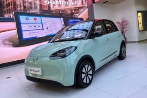 DFSK Seres 3 vs Wuling Binguo EV: Mana Mobil Listrik 5-Penumpang Terbaik Rp 300 Jutaan?