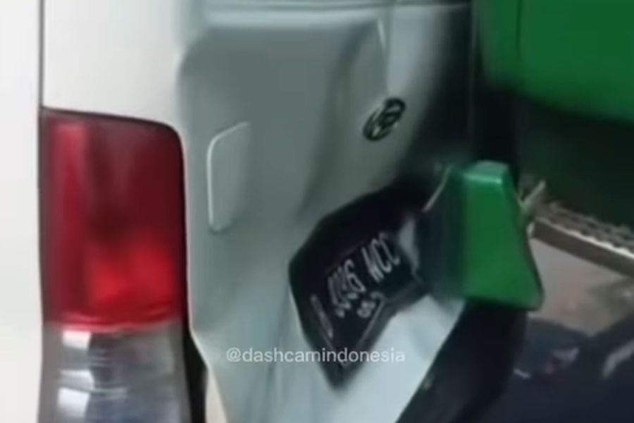 Truk Rem Blong Tabrak Blind Van di Penjaringan: Waspada dan Pentingnya Jaga Jarak Aman