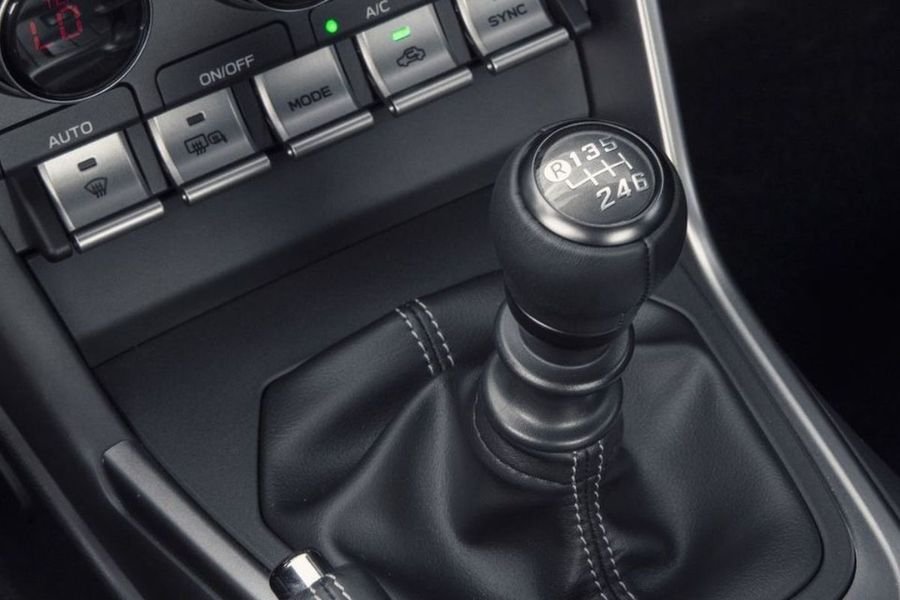 Alasan Mobil Transmisi Manual Masih Jadi Pilihan di Era Modern Meski Matik Kian Populer