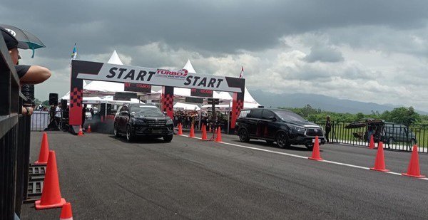 Tasikmalaya Meledak! Ribuan Pembalap dan UMKM Serbu Pertamax Turbo Drag Fest 2025 Ekonomi Lokal Ikut Ngebut!