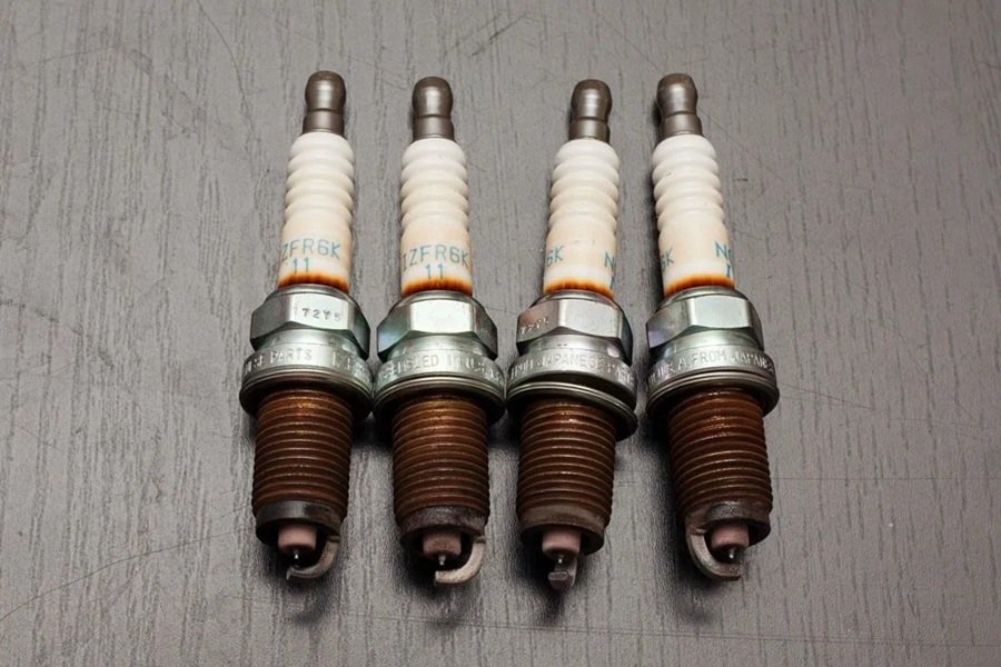 Ciri-ciri Busi Motor Bekas Overheat