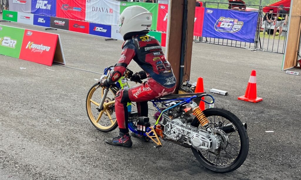 Kelas Matic 200 tetap seru di Final IDC 2025 Wonosari dengan persaingan ketat antar pembalap. Siapa yang berhasil mencatatkan waktu tercepat? 