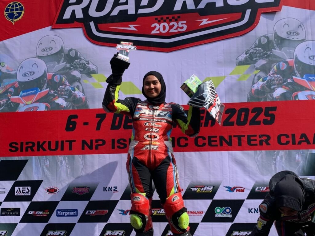 Fisichella KW kembali naik podium di Race 2 Mr Pulley Open Road Race setelah sebelumnya podium di Race 1. Simak aksi impresif dan performanya di lintasan Ciamis.