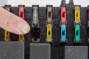 Sekring Mobil Sering Putus? Jangan Pernah Ganti Ampere Lebih Besar