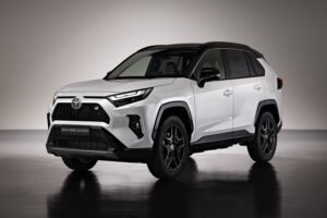 Penjualan Mobil PHEV Meroket Ribuan Persen Sepanjang 2025, Ini Penyebabnya