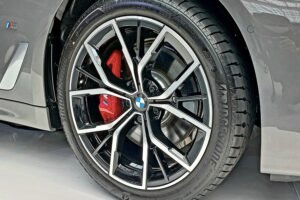 Kurang Angin Ban Mobil Bisa Bikin Pelek Rusak? Ini Fakta yang Jarang Disadari