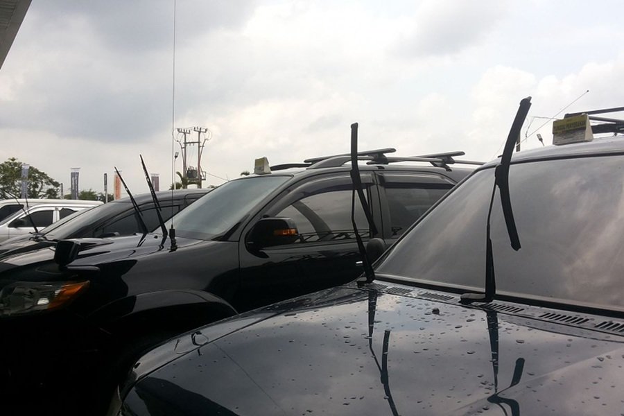 Sering Angkat Wiper Mobil ke Atas, Ini Dampak Buruknya