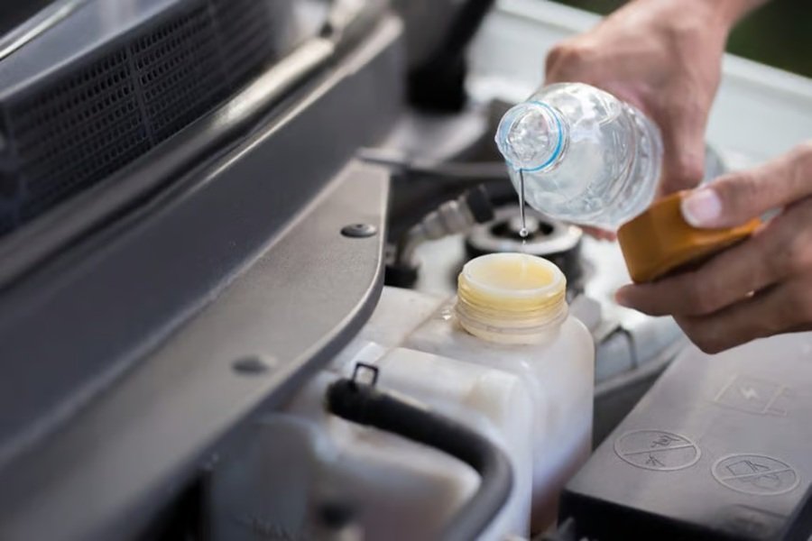 Banyak yang Lupa! Ini Manfaat Ganti Radiator Coolant Berkala agar Mesin Tidak Overheat
