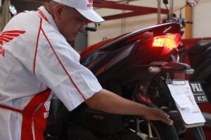 Jangan Diabaikan! Slang Hawa Oli Gardan Rusak Bikin Oli Motor Matic Jadi Putih Susu