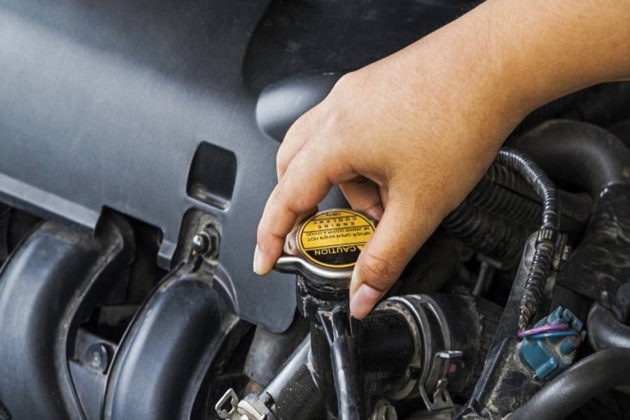Jangan Dianggap Sepele, Ini Tanda Tutup Radiator Mobil Sudah Melemah