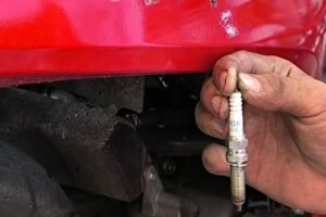 Kapan Waktu yang Tepat Ganti Busi Motor