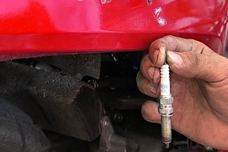 Kapan Waktu yang Tepat Ganti Busi Motor