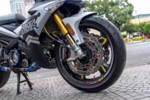 Jarang Disadari! Ini Tanda Oli Sokbreker Depan Motor Sudah Minta Diganti