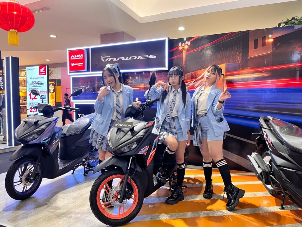 Unveiling All New Honda Vario 125 oleh perwakilan manajemen Astra Motor Yogyakarta di Society Atrium (Lantai UG). Pakuwon Mall Jogja