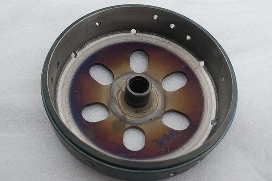 Penyebab Mangkok Kampas Ganda Motor Matic Berubah Warna Pelangi