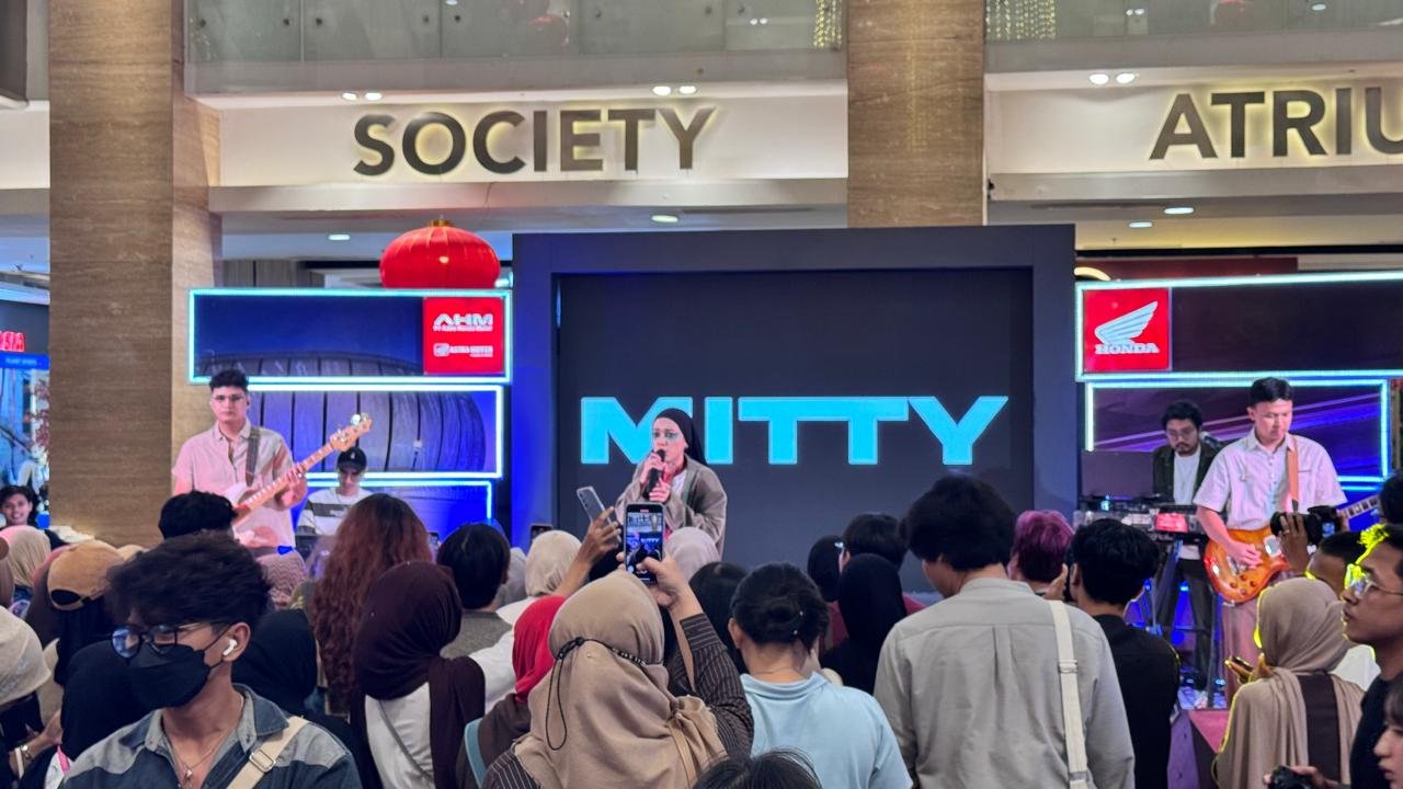 Penampilan dari guest star Mitty di Regional Public Launching All New Honda Vario 125.