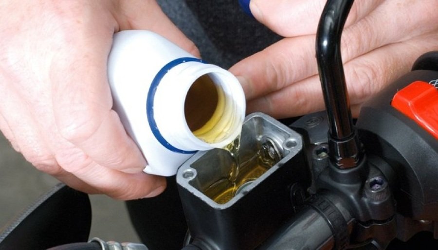 Ciri Minyak Rem Motor Bekas Harus Diganti, Jangan Sampai Rem Blong Saat Mudik