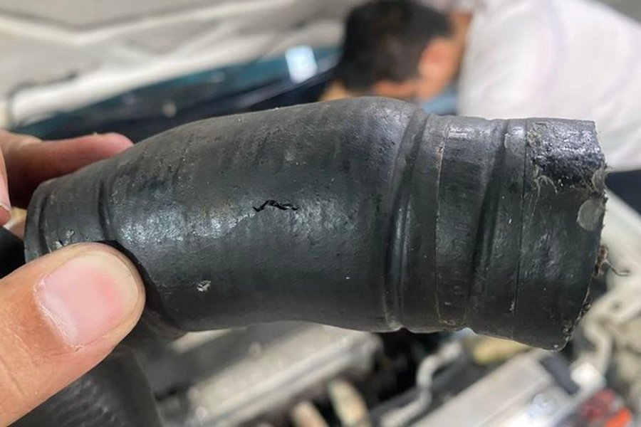Ciri Selang Radiator Mobil Bekas Rusak dan Getas, Waspada Overheat