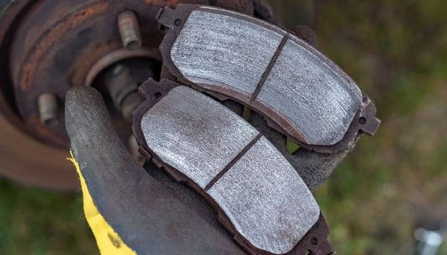 Kampas Rem Mobil Bekas Aus Tidak Rata? Ini 3 Penyebab Utamanya