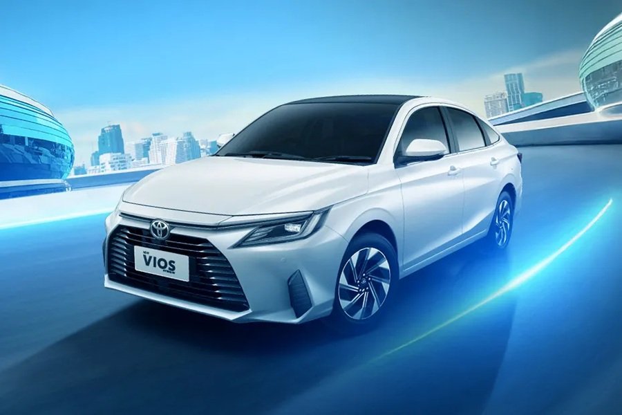 Perbedaan Toyota Vios Hybrid dan Vios Bensin di IIMS 2026