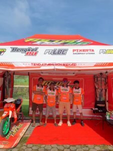 Tulus DS, ASN asal Cilegon, raih double winner di Bupati Cup Exrider Championship 2026 Lampung usai menjuarai kelas 116 cc dan 125 cc sekaligus.