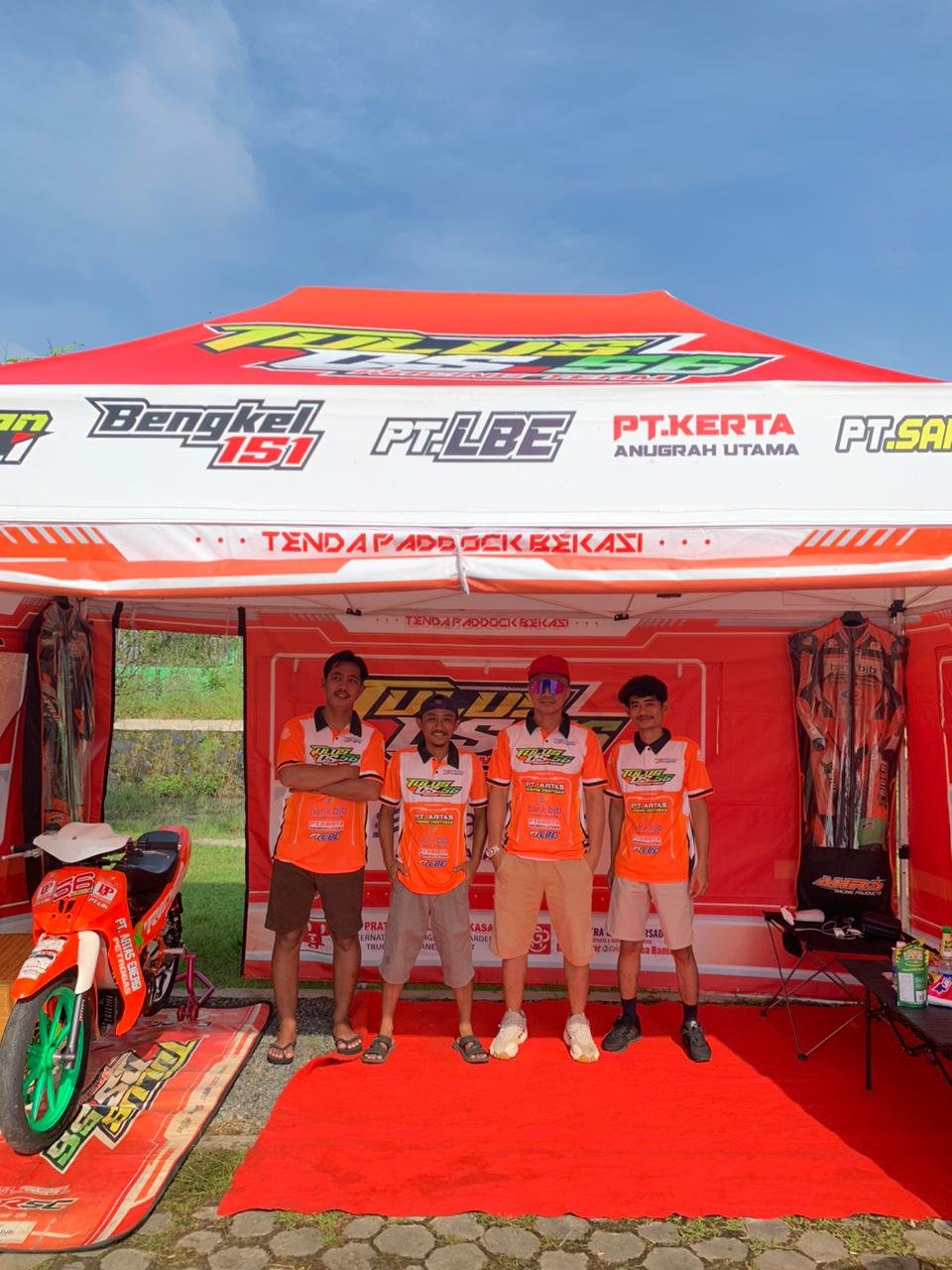 Tulus DS, ASN asal Cilegon, raih double winner di Bupati Cup Exrider Championship 2026 Lampung usai menjuarai kelas 116 cc dan 125 cc sekaligus.