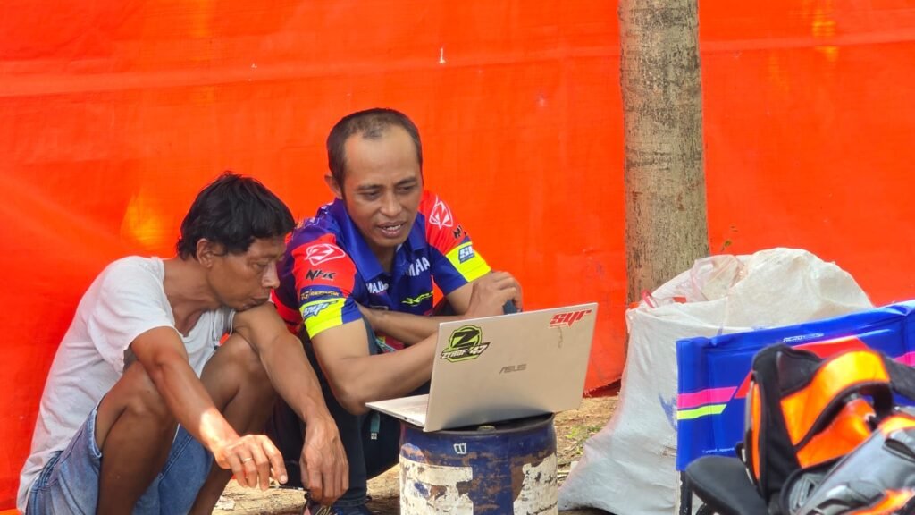 Mekanik senior Hari Sayur kembali tampil di Motoprix Region B 2026 Surabaya bersama Yamaha MX King racikannya dan dua rider novice muda potensial.