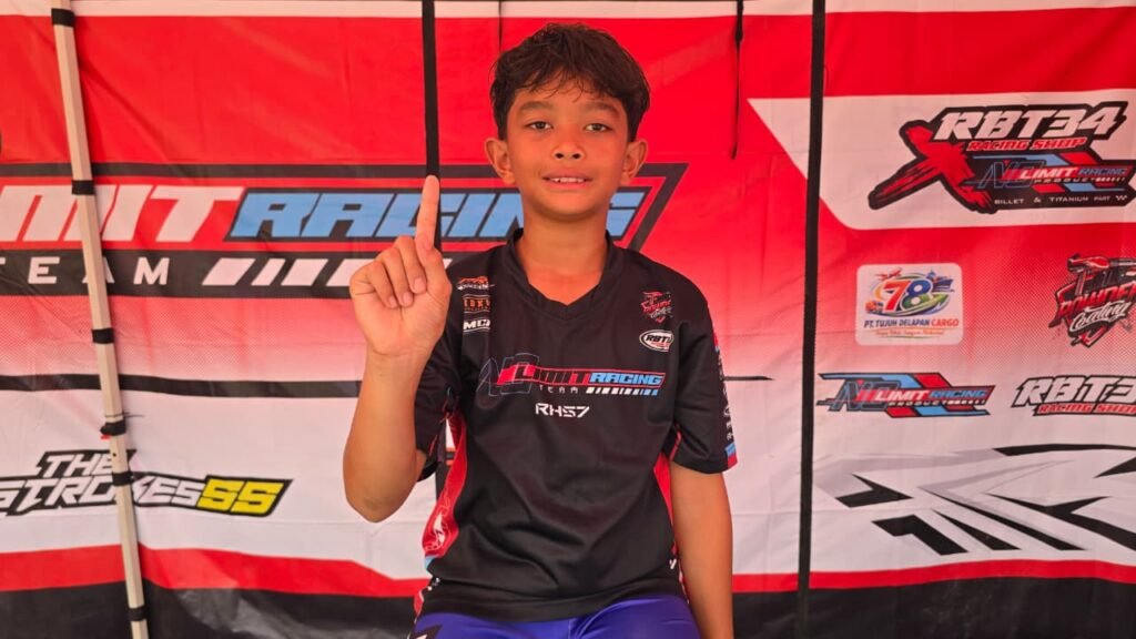 Gandewo Abimanyu menjadi sorotan di kelas Beginner MotoPrix Region B 2026. Bersama No Limit Racing Team, ia membidik double winner di Sirkuit GBT Surabaya.