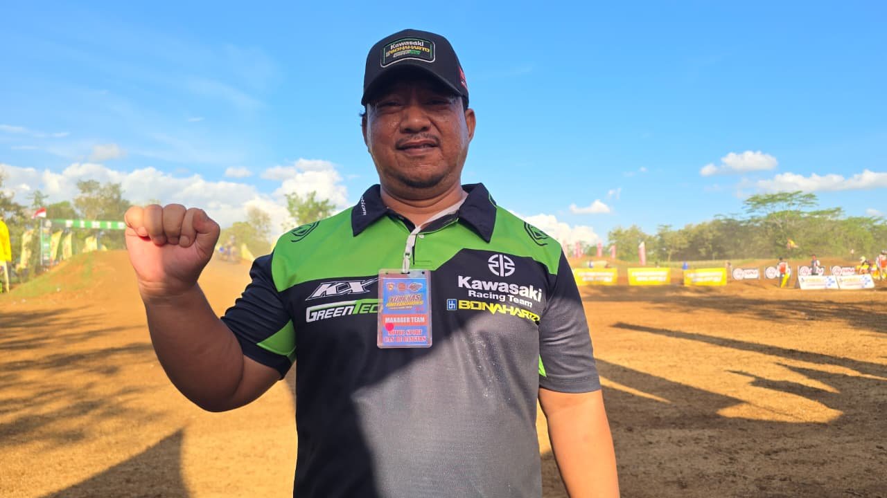 Marahamin Harahap kembali menunjukkan eksistensinya di motocross nasional bersama Kawasaki Bonaharto Greentech MX. Mengusung semangat passion dan hobi, Bang Mara tetap loyal mendukung perkembangan motocross Indonesia.