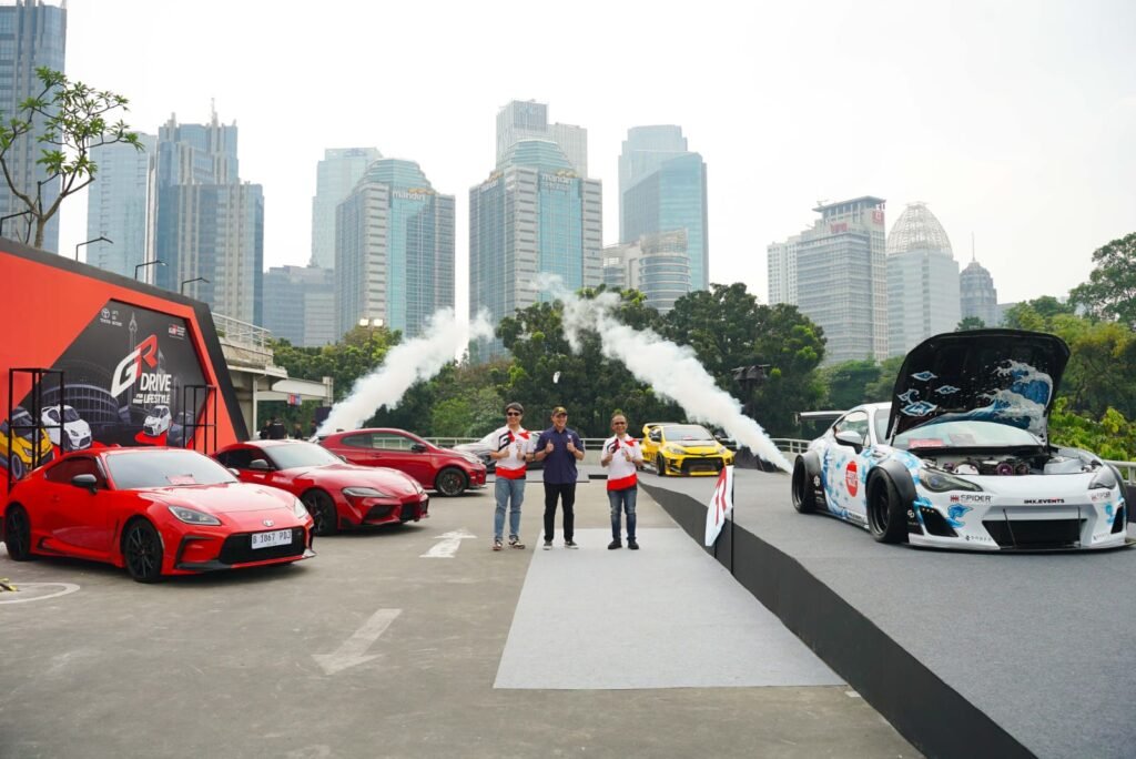 **Meta Description:** Toyota GR Car Meet sukses memeriahkan GBK dengan ratusan mobil modifikasi dari berbagai komunitas otomotif. Acara ini menjadi ajang kreativitas, solidaritas, dan perkembangan industri otomotif Indonesia.
