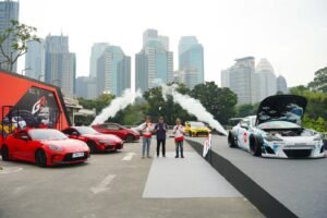**Meta Description:** Toyota GR Car Meet sukses memeriahkan GBK dengan ratusan mobil modifikasi dari berbagai komunitas otomotif. Acara ini menjadi ajang kreativitas, solidaritas, dan perkembangan industri otomotif Indonesia.