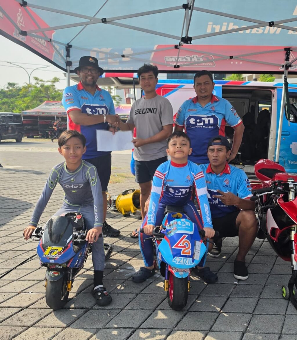 TPM SS86 resmi bekerja sama dengan GALLS Racing untuk mendukung pembalap pocket bike muda Indonesia. Fabrizio langsung juara, sementara Azril finis posisi lima.