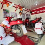 Astra Honda Motor meresmikan Pos AHASS Teaching Factory (TEFA) di SMKN 3 Mandau, Riau. Program ini membekali siswa SMK dengan pengalaman kerja nyata di bidang servis motor Honda sekaligus mendukung layanan purna jual masyarakat.