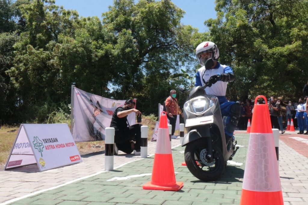 Yayasan Astra Honda Motor menggelar Safety Riding Short Movie Contest 2026 dengan tema Stay Alive for the Next Chapter. Kompetisi ini mengajak Gen Z menyampaikan edukasi keselamatan berkendara lewat video kreatif di media sosial.