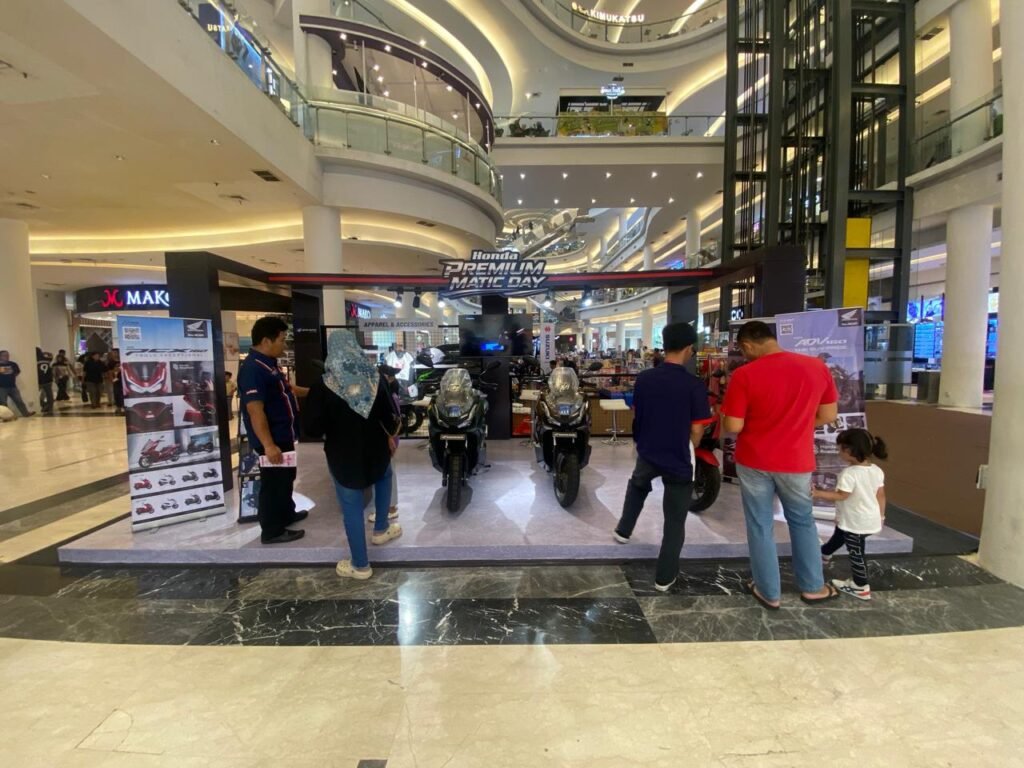 Astra Motor Yogyakarta menghadirkan Honda Premium Matic Day di Ambarrukmo Plaza 2026 dengan line-up motor 160cc seperti Vario 160, PCX 160, ADV 160, dan Stylo 160. Event ini menawarkan promo spesial serta asuransi bagi konsumen Honda.