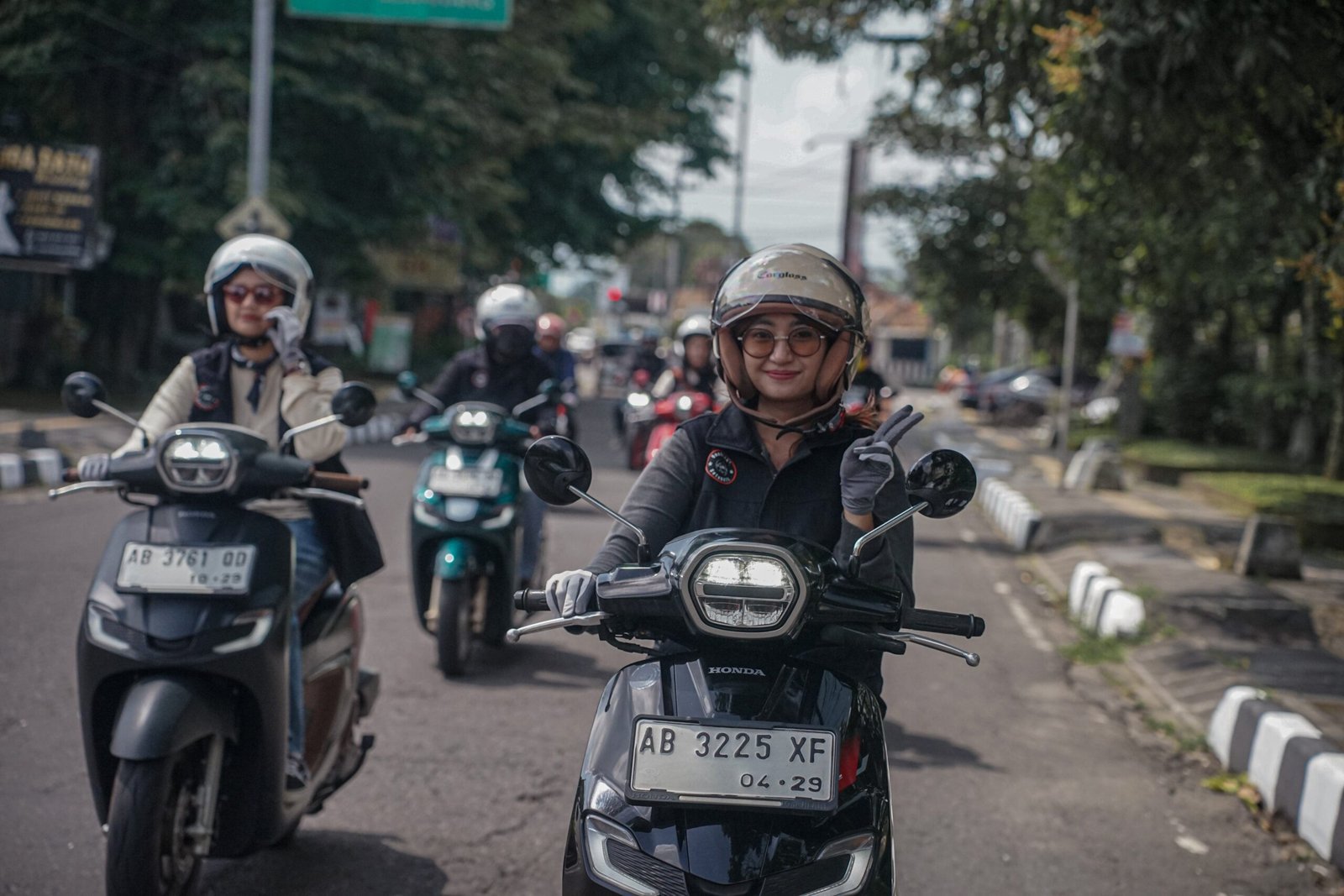 Astra Motor Yogyakarta menggelar Touring Beyond The Road bersama Honda Stylo 160 di Yogyakarta. Kegiatan ini mengajak kreator digital mengeksplorasi wisata lokal sekaligus memperkenalkan warna terbaru skutik premium Honda.